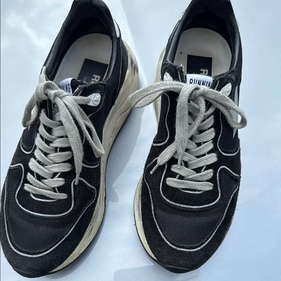 Golden Goose Black and White Sneakers with Signature Style - Picture 2 of 5